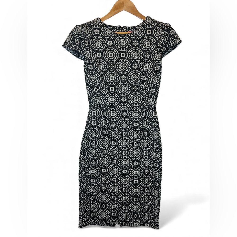 Betsey Johnson Jacquard Floral Medallion Midi Cap Sleeve Dress Black Gray Size 8